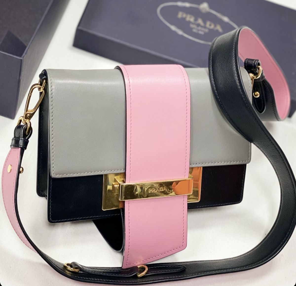 Сумка Prada размер 20/15 цена 61 540 руб 