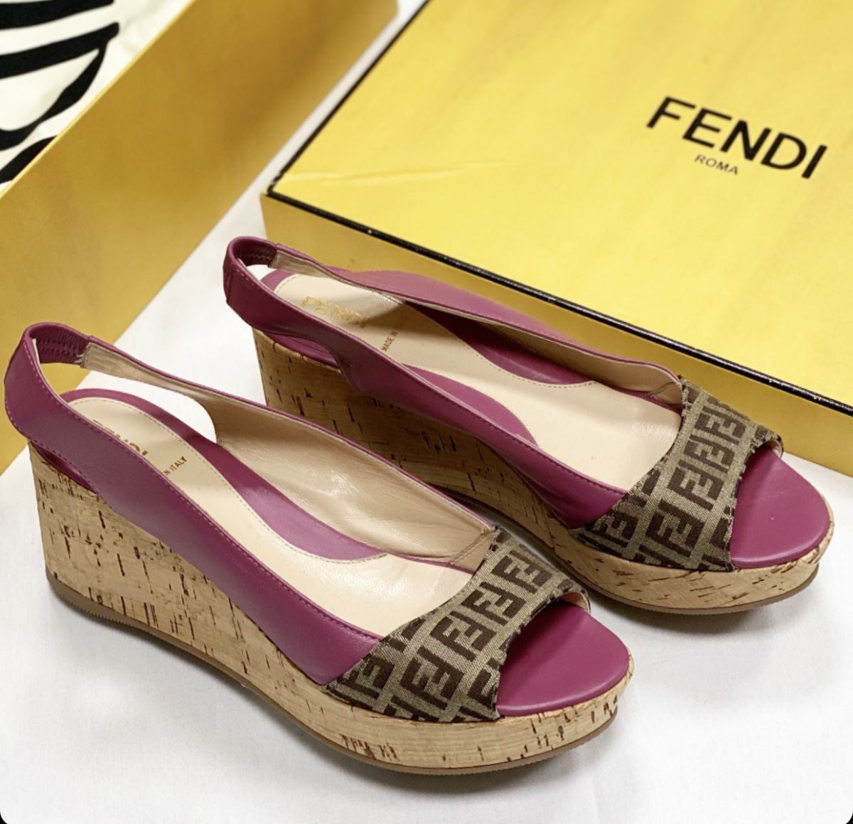 Босоножки Fendi размер 38.5 цена 15 385 руб 