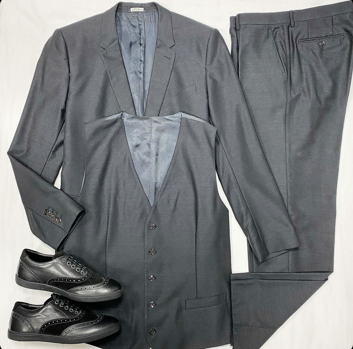 #mechtamen Костюм / 3-ка / Dolce Gabbana размер 54 цена 30 770 руб Ботинки Sergio Rossi размер 42.5 цена 10 770 руб