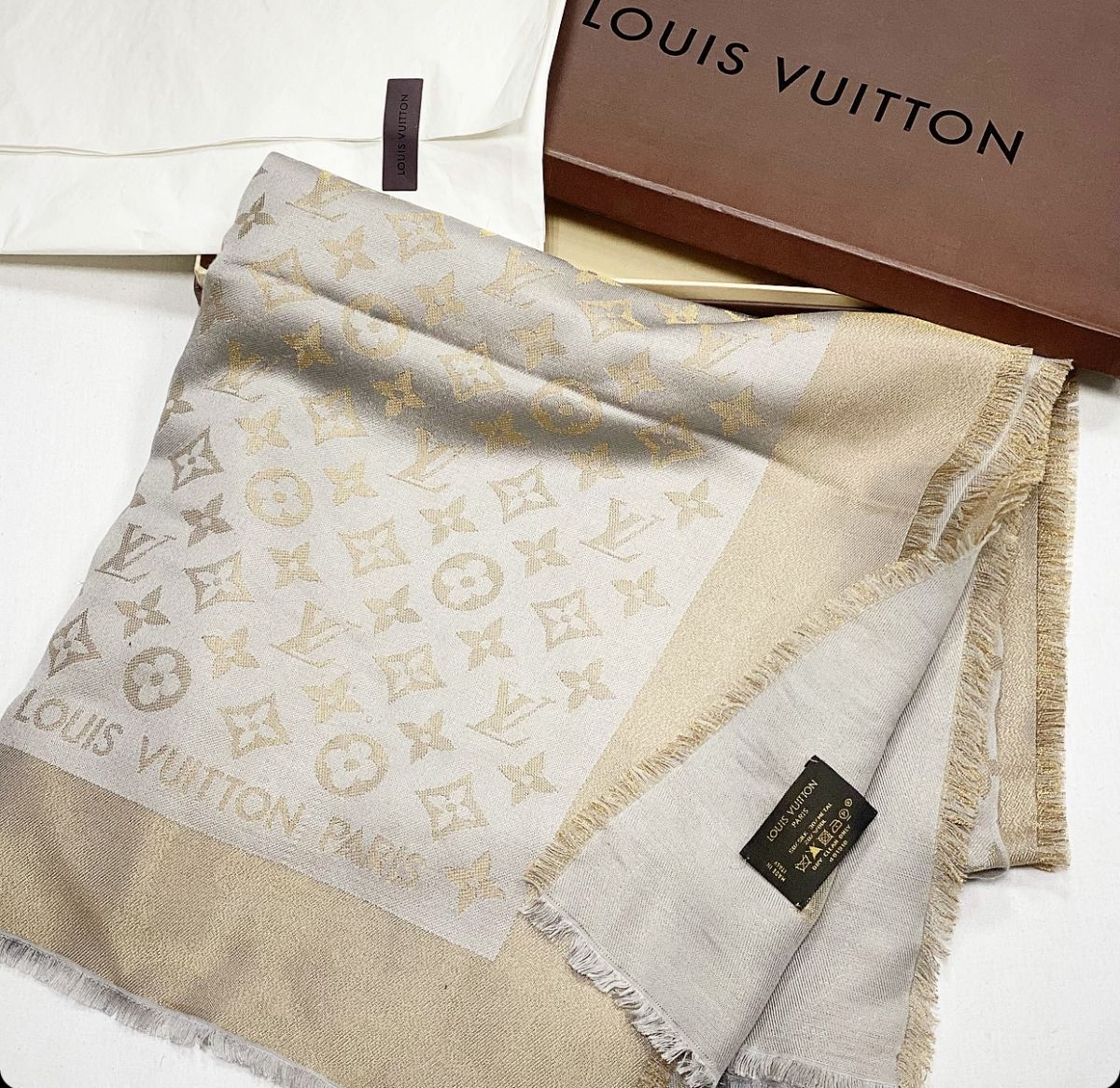 Шаль Louis Vuitton размер 140 цена 23 078 руб