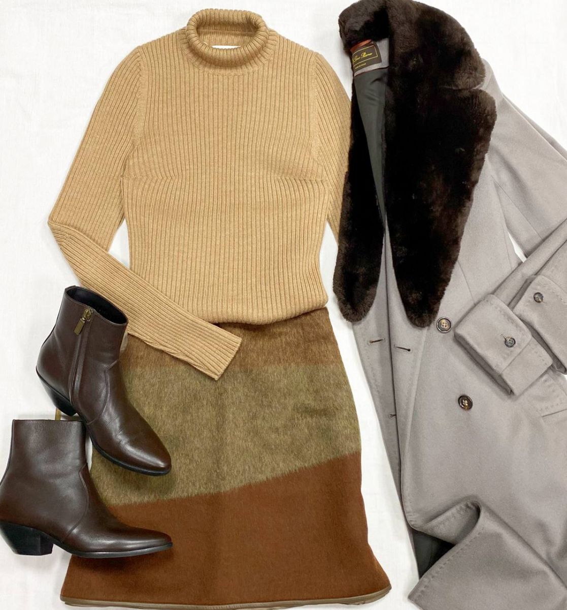 Юбка / кашемир / отделка кожи / Hermès размер 34 цена 62 620 руб 
Водолазка Maison Martin Margiela размер M цена 31 310 руб 
Пальто  размер 42 цена 78 275 руб 
Ботинки Saint Laurent размер 37 цена 31 310 руб