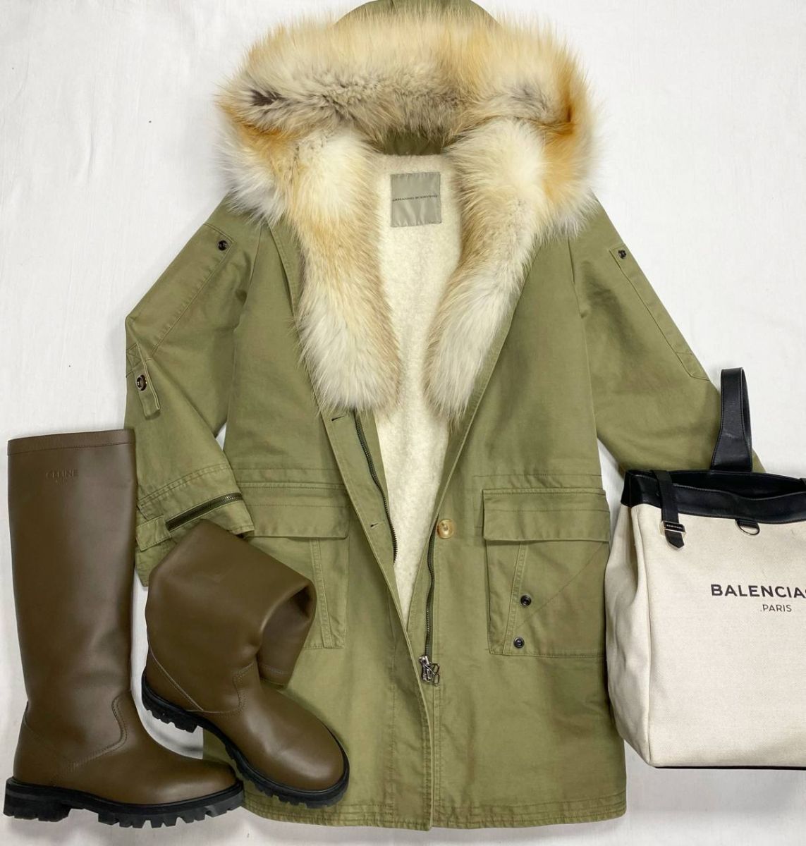 Парка Ermanno Scervino размер 48 цена 78 275 руб 
Сапоги Celine размер 40.5 цена 78 275 руб 
Рюкзак Balenciaga