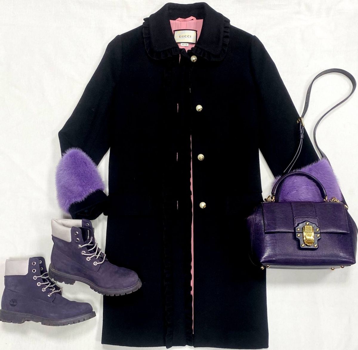Пальто /отделка мех норки/ Gucci размер 40 цена 76 925 руб
Ботинки Timberland размер 37 цена 9 231 руб
Сумка Dolce Gabbana 