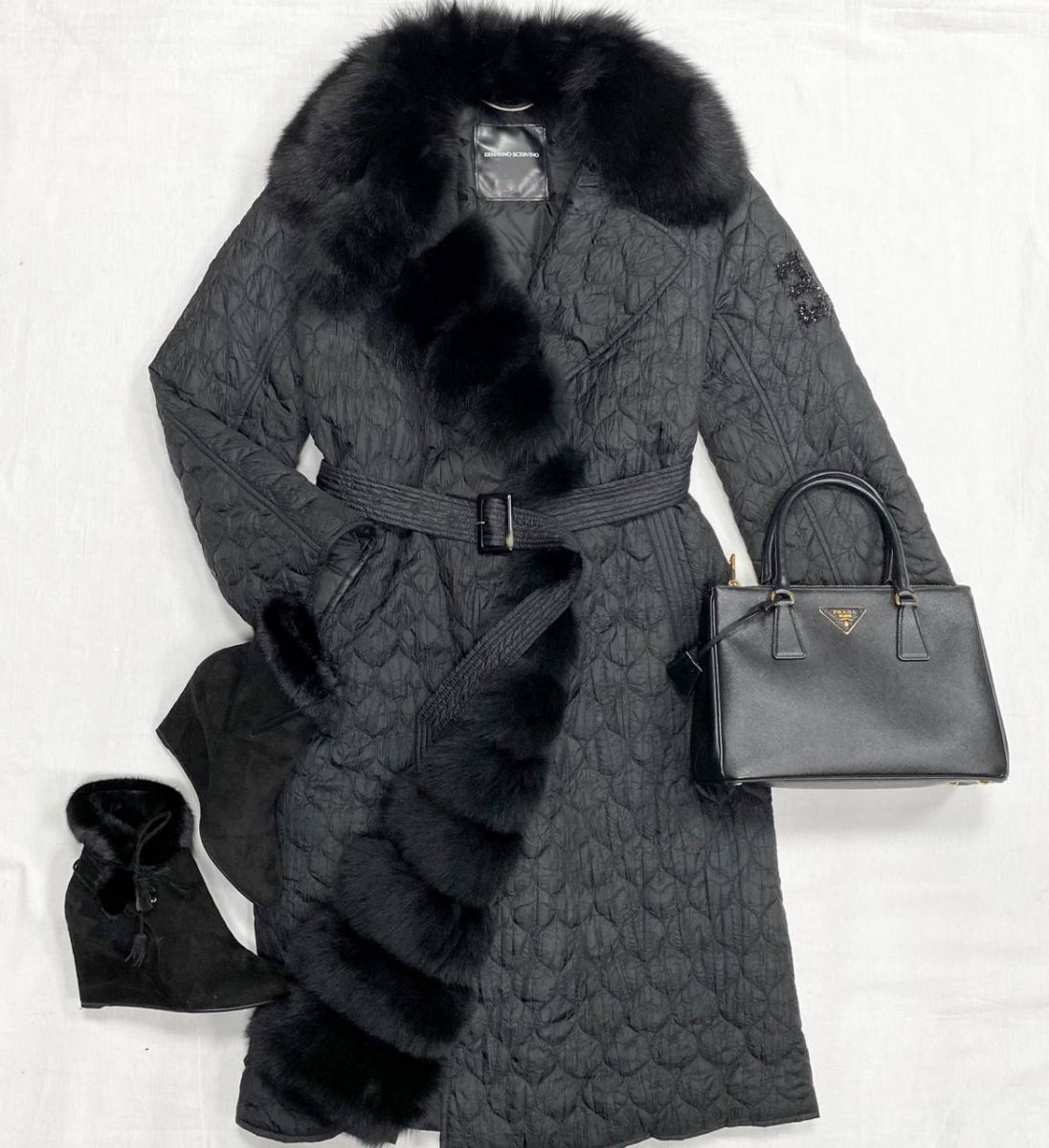 Пальто / пух / отделка мех лисы / камни / Ermanno Scervino размер 44 цена 78 275 руб
Ботильоны Christian Dior размер 39 цена 15 655 руб 
Сумка Prada