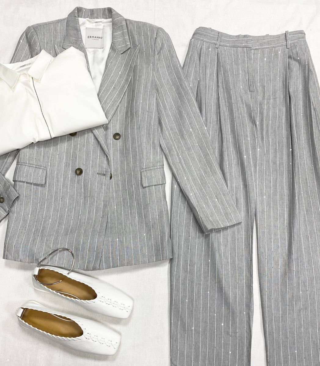 Костюм /пайетки/ Ermanno Scervino размер 48 цена 62 620 руб
Рубашка Brunello Cucinelli размер L цена 15 655 руб
Лоферы Jil Sander размер 40.5 цена 23 483 руб