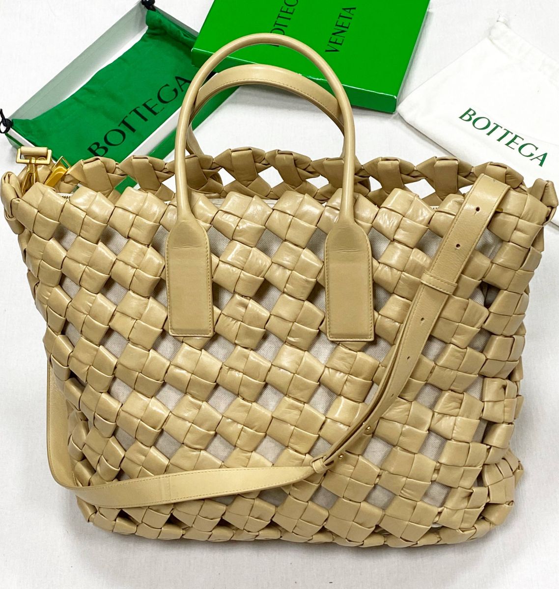 Сумка Bottega Veneta размер 40/35 цена 313 100 руб