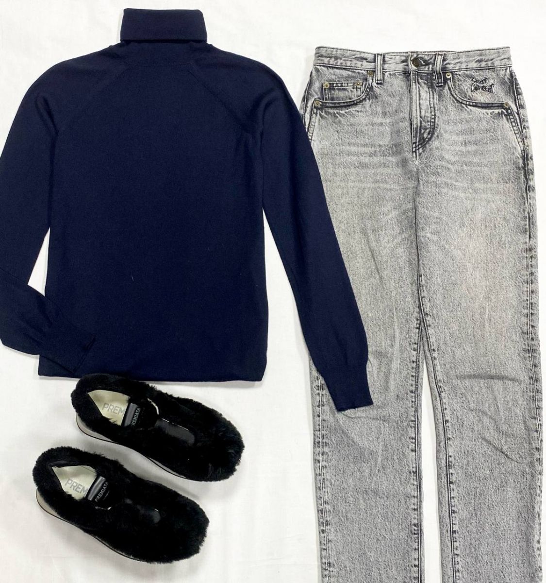 Водолазка размер 38 цена 15 655 рубДжинсы Saint Laurent размер 26 цена 7 828 рубКроссовки Premiata размер 38 цена 7 828 руб