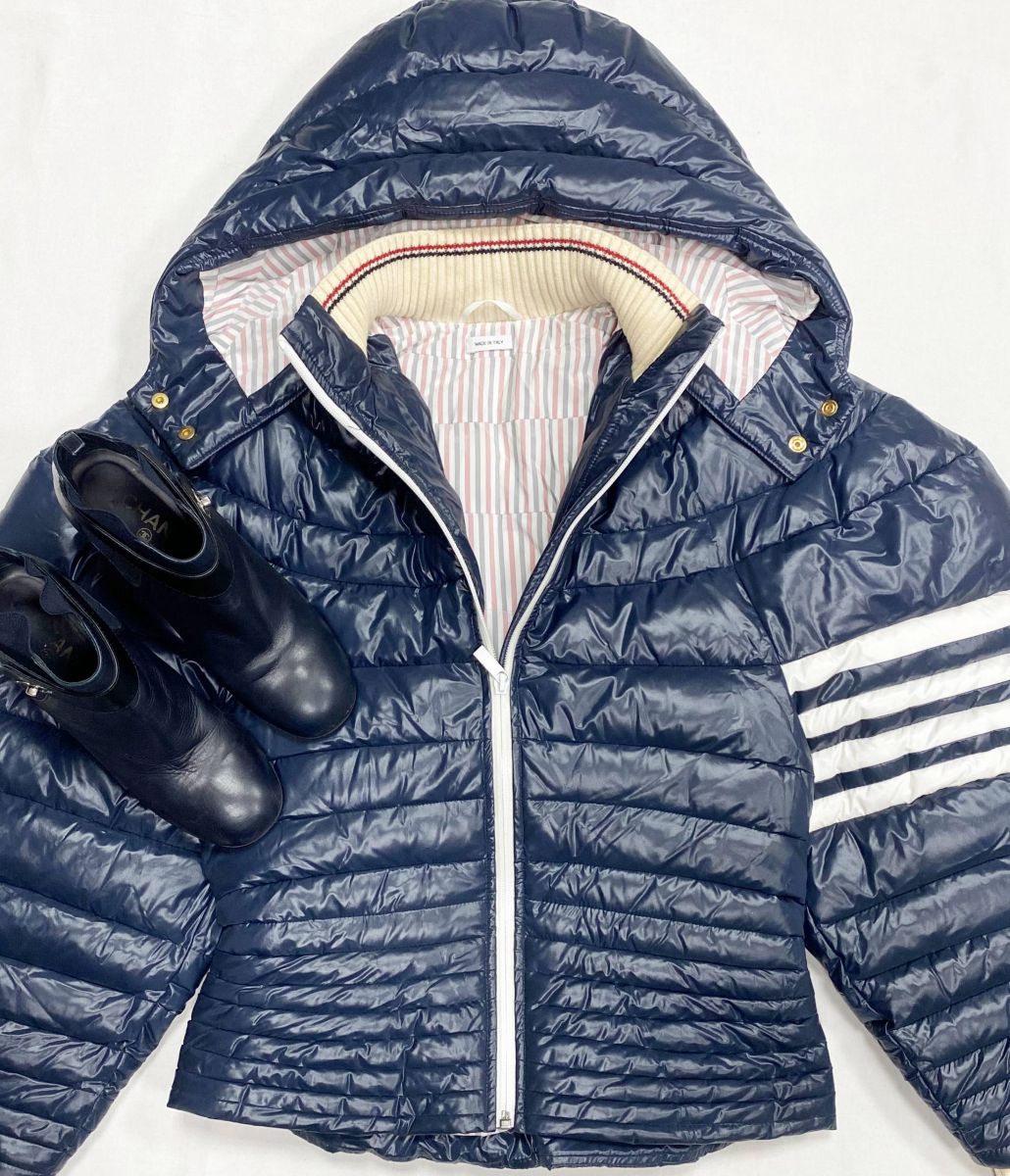 Пуховик Thom Browne размер 44 цена 78 275 руб
Ботильоны Chanel размер 40 цена 15 655 руб