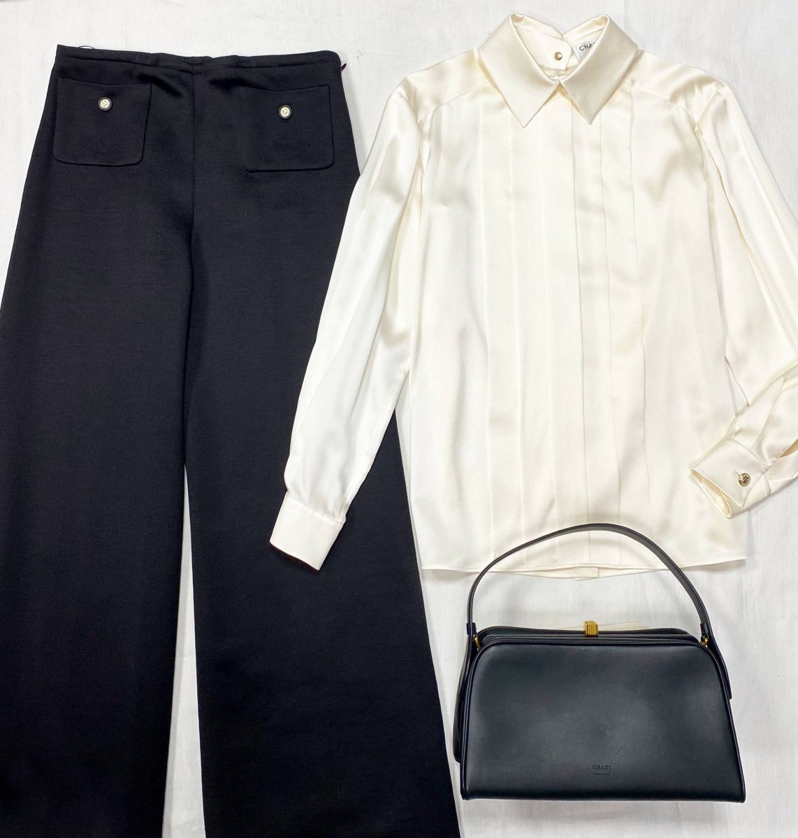 Костюм / блузка + брюки / Chanel размер 38-40 цена 234 825 руб 
Сумка Khaite