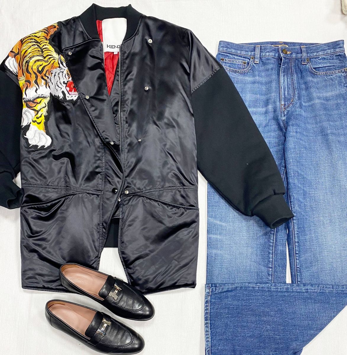Куртка/ вышивка/ Kenzo размер 38 цена 31 310 руб
Джинсы Saint Laurent размер 40 цена 15 655 руб
Лоферы Hermes размер 40.5 цена 62 620 руб
