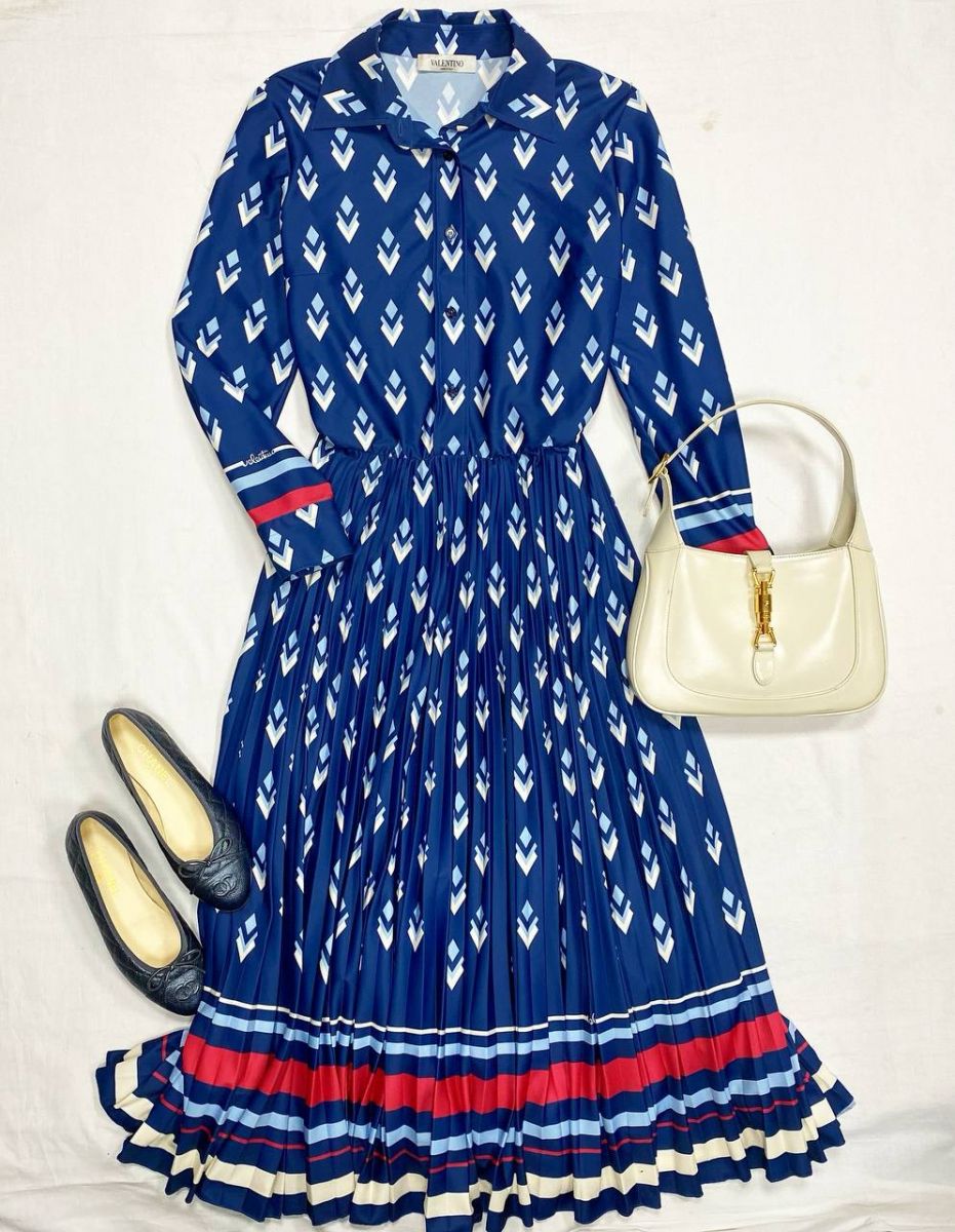 Платье Valentino размер 43 цена 62 620 руб Балетки Chanel размер 37.5 цена 39 138 руб Сумка Gucci