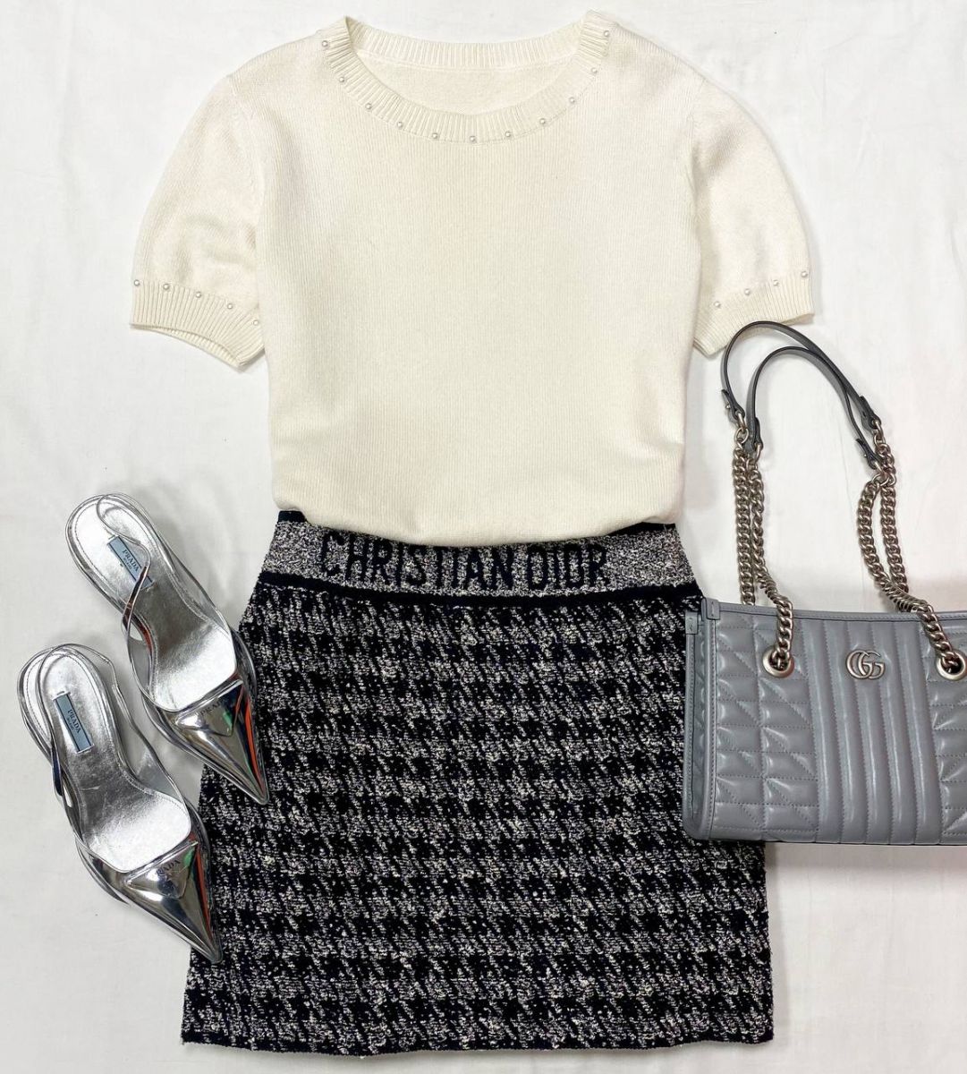 Юбка Christian Dior размер 38 цена 46 965 руб 
Кофта / кашемир / Chanel размер 42 цена 62 620 руб 
Босоножки Prada размер 37.5 цена 46 965 руб 
Сумка Prada