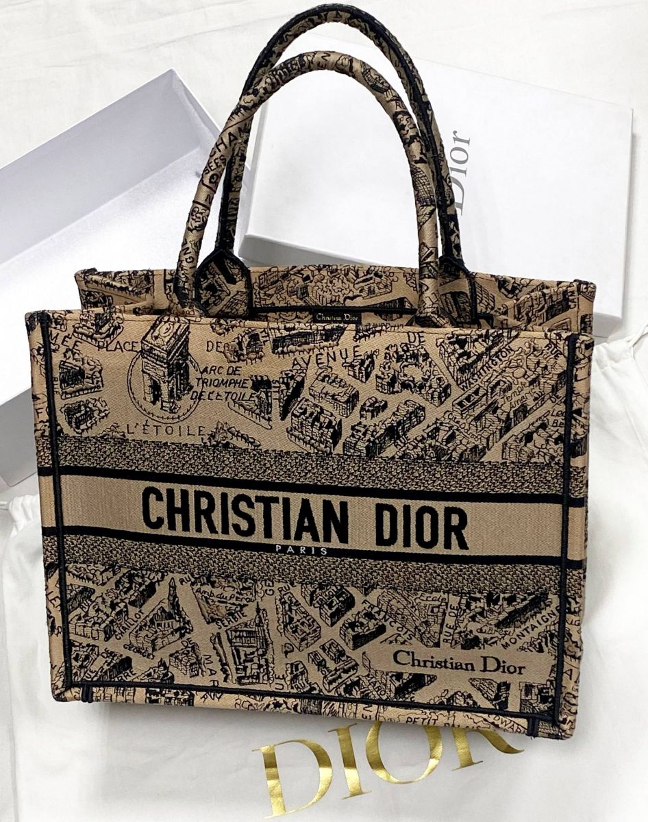 Сумка Christian Dior размер 35/25 цена 78 275 руб

