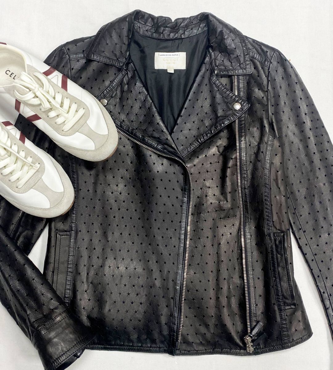 Куртка/ кожа/ Gucci размер XS цена 62 620 руб
Кеды Celine размер 40.5 цена 46 965 руб