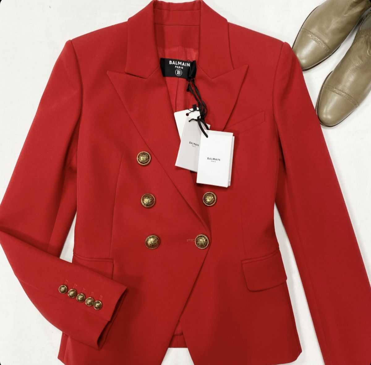 Жакет Balmain размер 38 цена 46 155 руб / новый с бирками / Ботинки Hermès размер 36 цена 23 078 руб