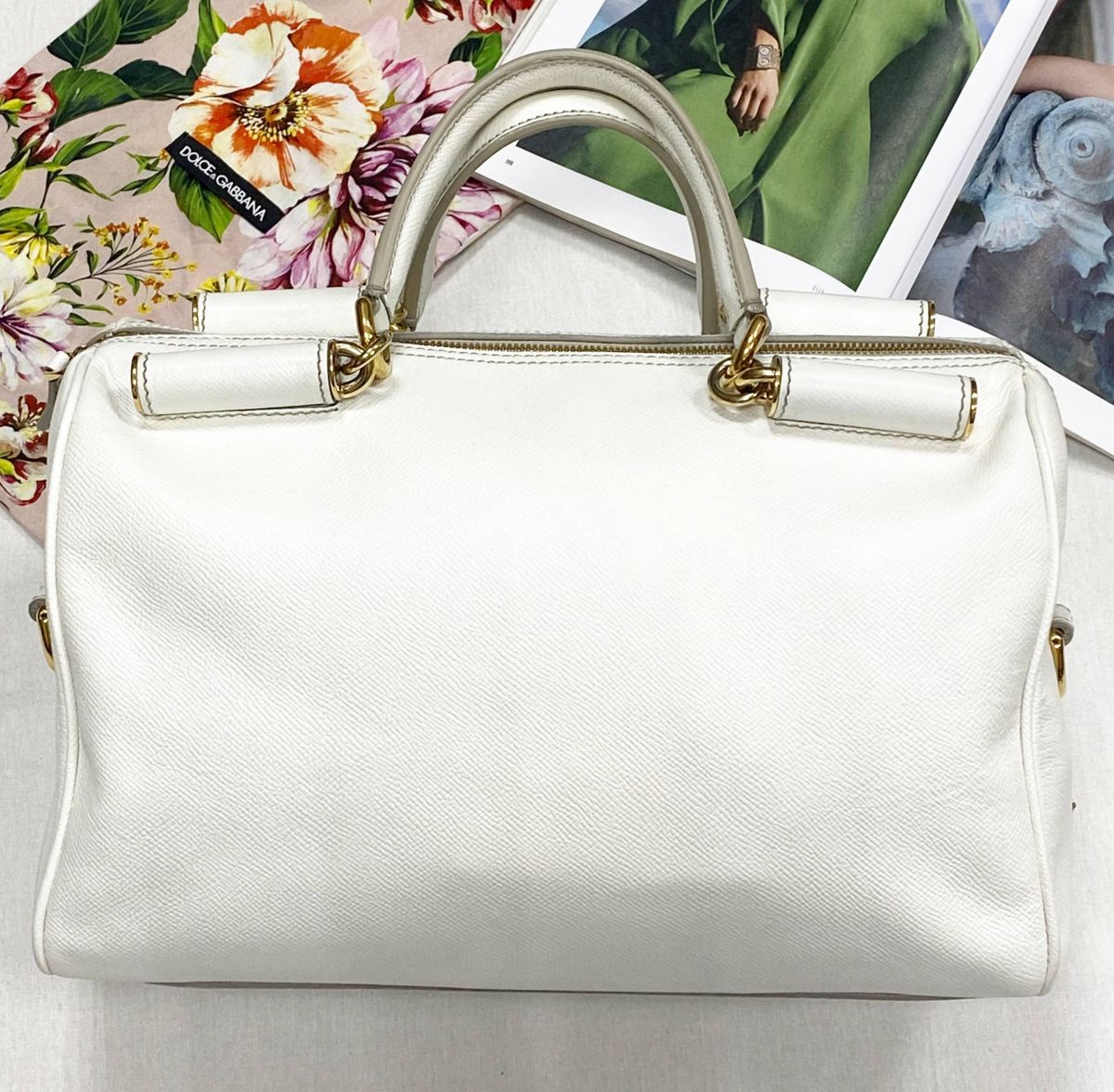 Сумка Dolce Gabbana размер 32/20 цена 29
745 руб
