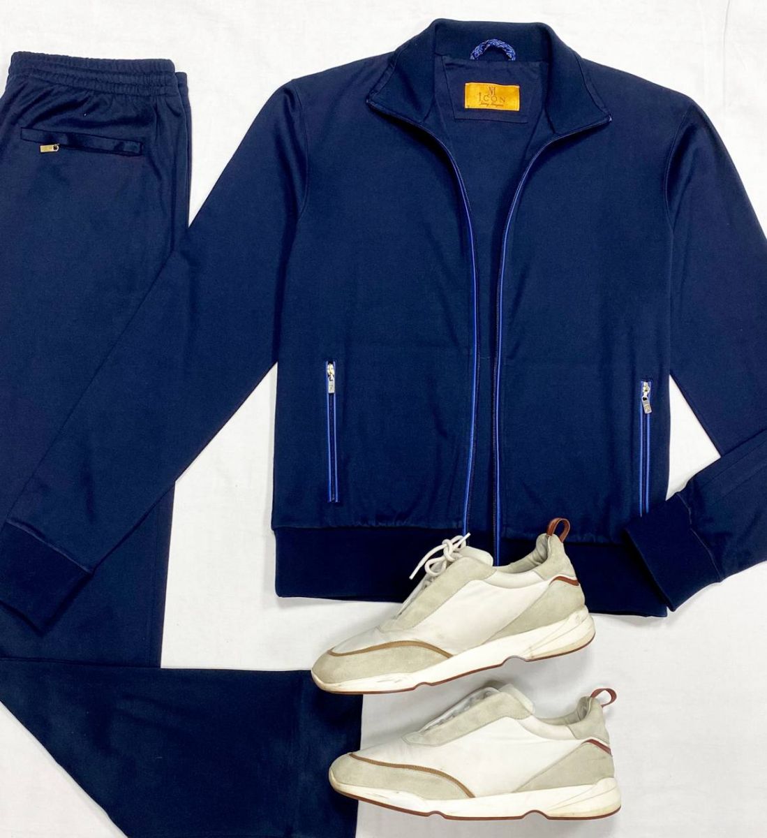 Костюм Icon размер M цена 46 965 рубКроссовки размер 43.5 цена 15 655 руб