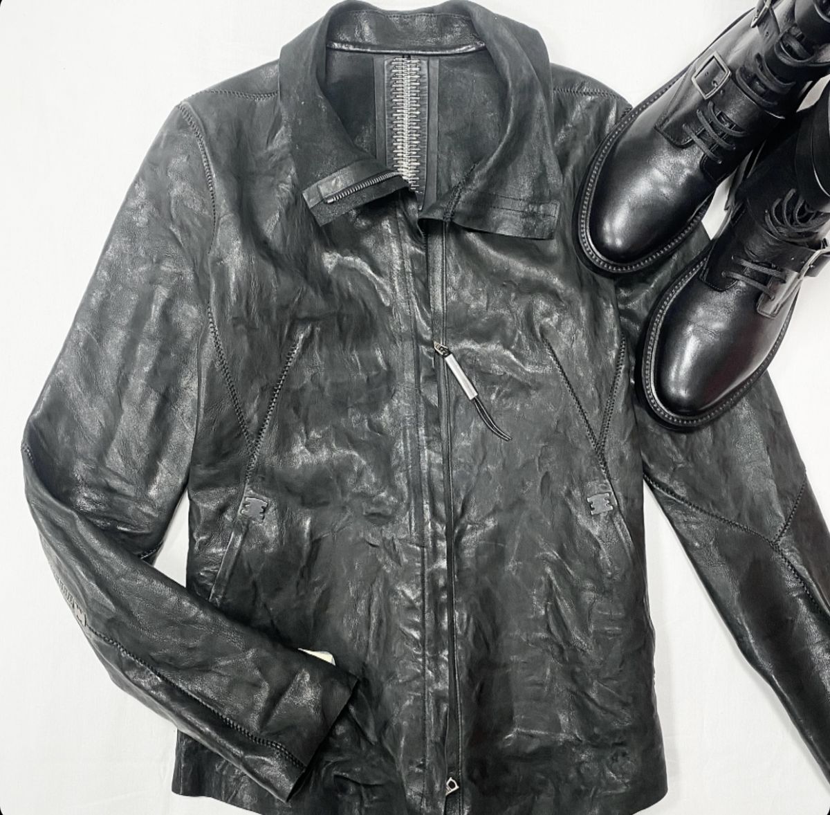Куртка / кожа / Isaac Sellam размер 38 цена 61 540 руб Ботинки Saint Laurent размер 39.5 цена 46 155 руб