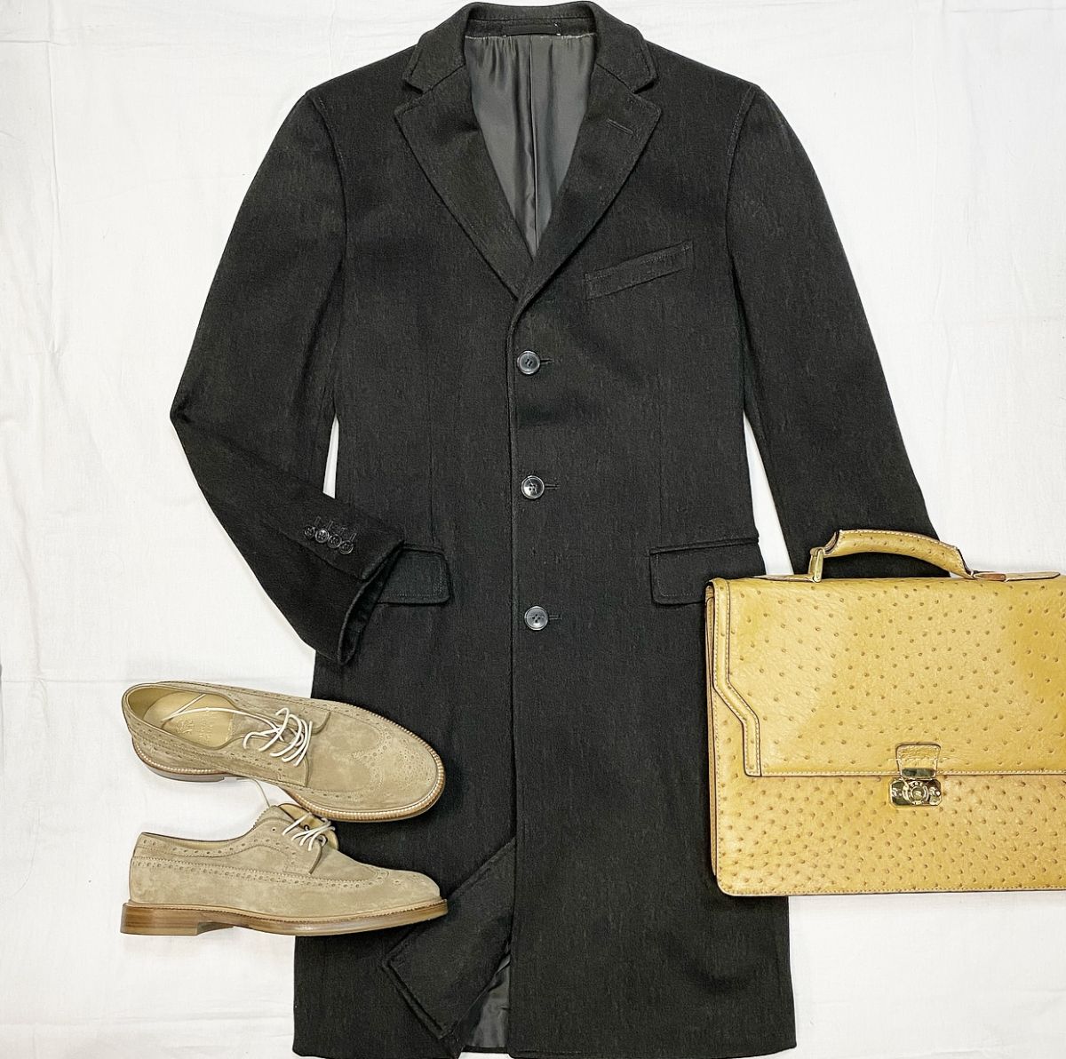 Пальто Ermenegildo Zegna размер 50 цена 23 078 руб Ботинки Brunello Cucinelli размер 44 цена 46 155 рубСумка / страус / Testoni