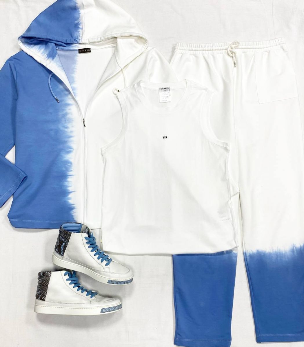 Костюм Vakko размер XL цена 31 310
Руб
Топ Chanel размер 40 цена 23 483 руб
Кеды Gucci размер 38 цена 28 179 руб