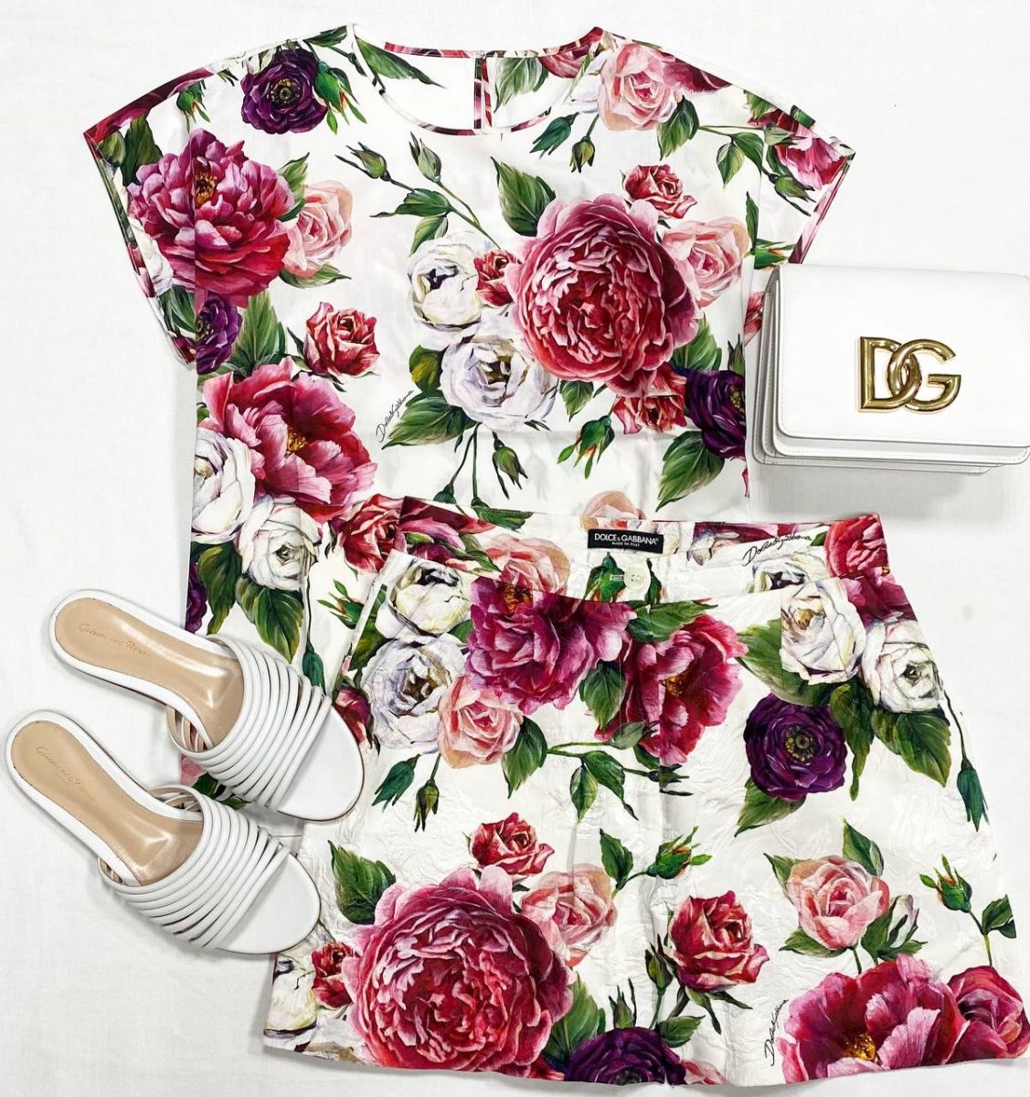 Костюм Dolce Gabbana размер 42 цена 23 483 рубСабо Gianvito Rossi размер 40 цена 23 483 рубСумка Dolce Gabbana