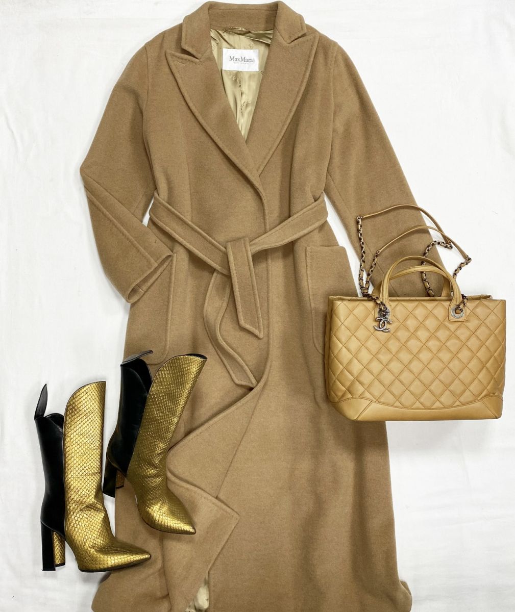 Пальто Max Mara размер 42 цена 70 448 руб 
Сапоги Louis Vuitton размер 38 цена 46 965 руб 
Сумка Chanel