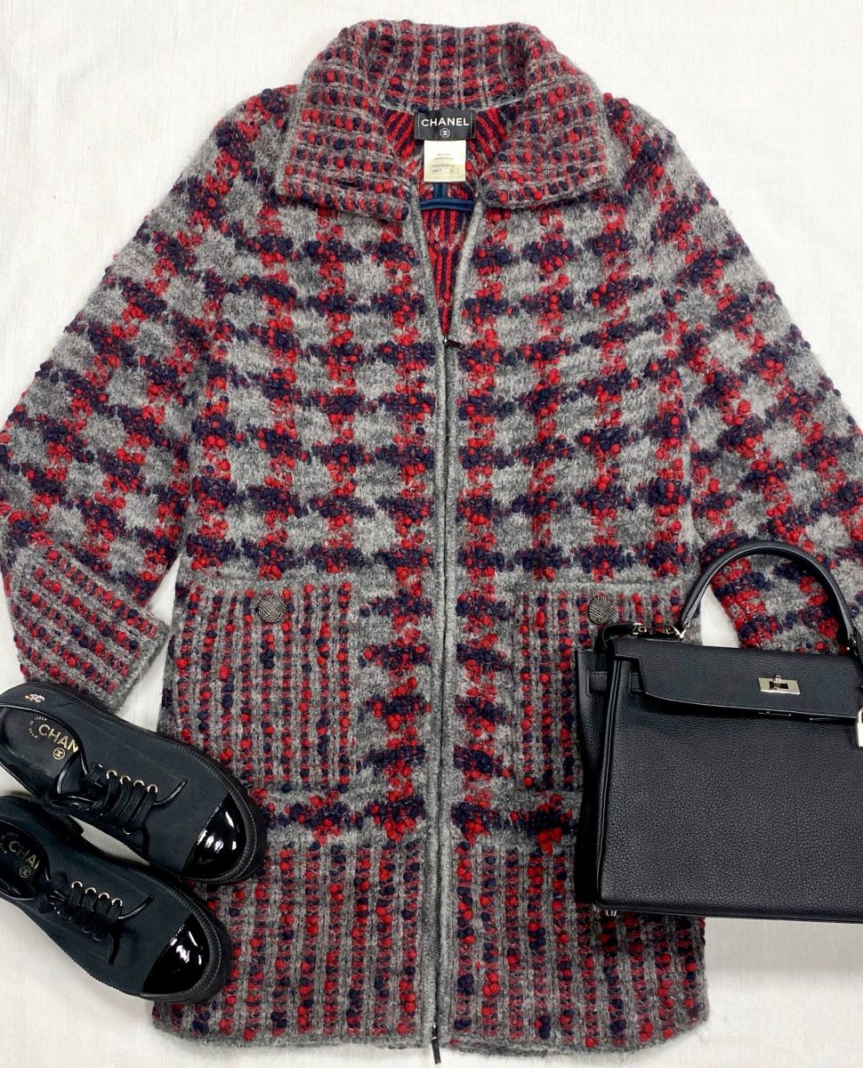 Пальто Chanel размер 38 цена 93 930 руб
Ботинки Chanel размер 38.5 цена 78 275 руб
Сумка Hermes 