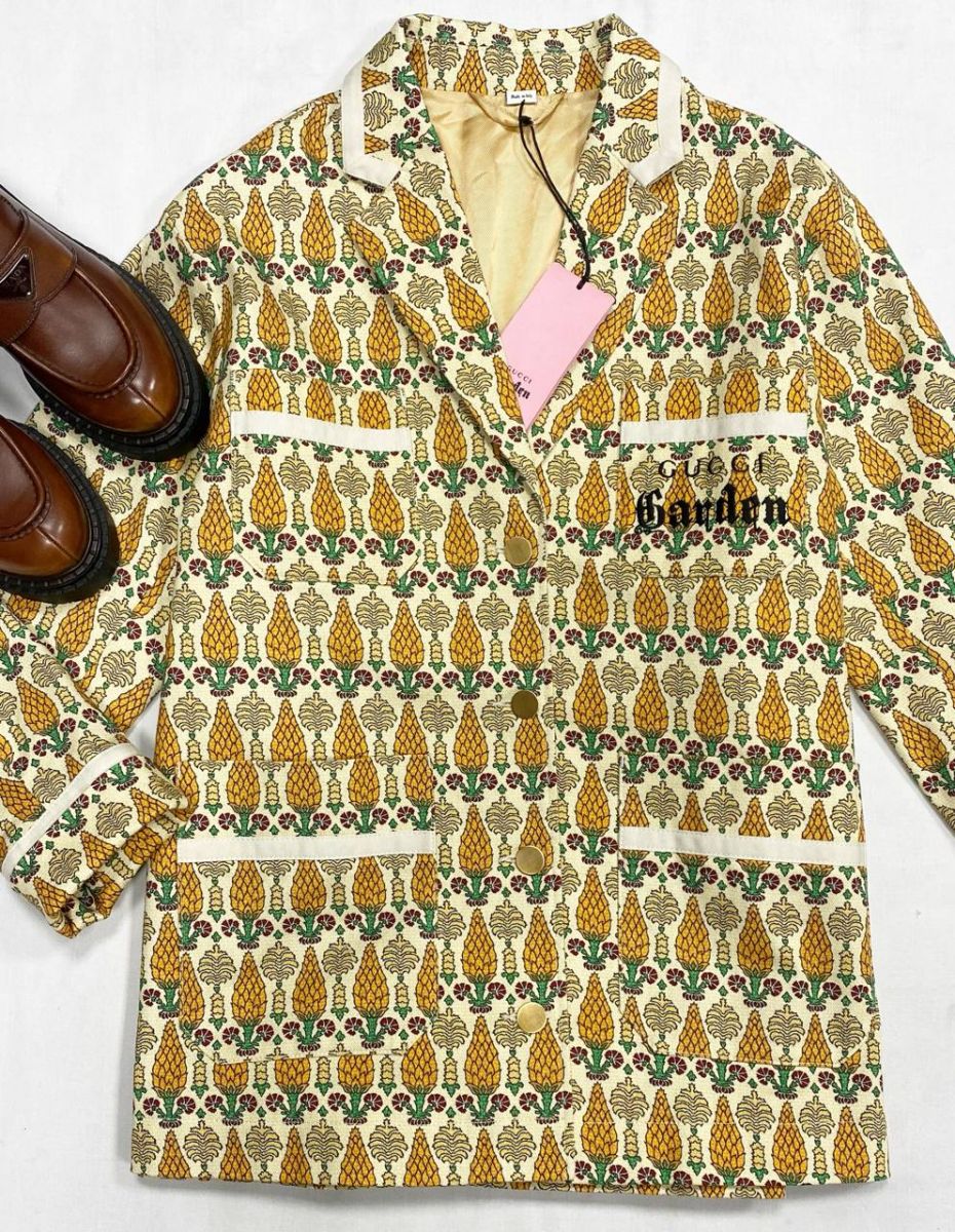 Куртка - Жакет Gucci размер 38 цена 62 620 руб/ с биркой/ 
Лоферы Prada размер 39 цена 125 240 руб