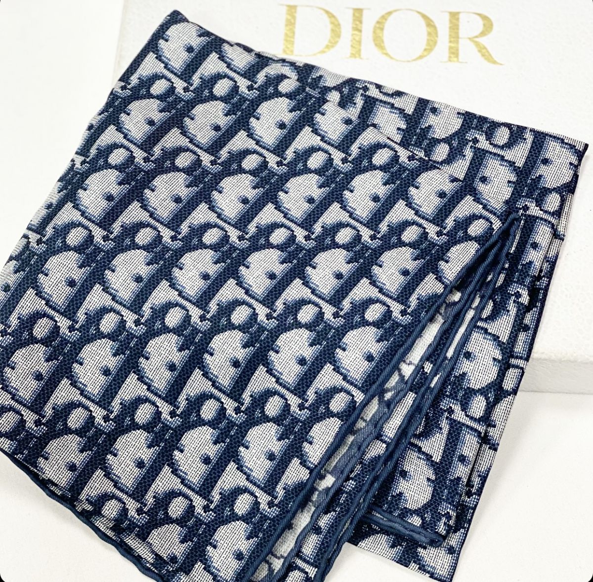 Платок / шелк / Dior размер 65/65 цена 15 385 руб