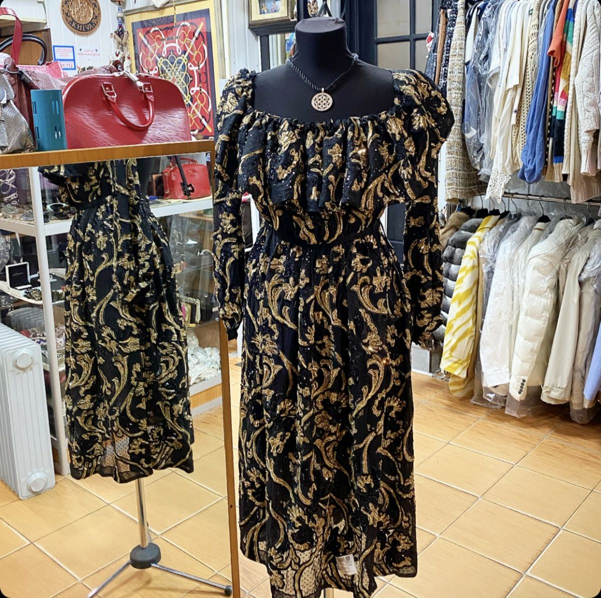 Платье / вышивка / пайетки / Saint Laurent размер 38 цена 69 232 руб 