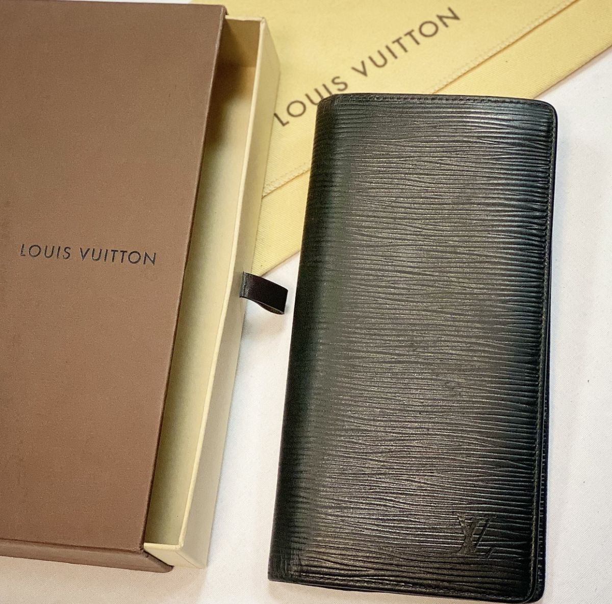 Кошелек Louis Vuitton цена 10 770 руб 