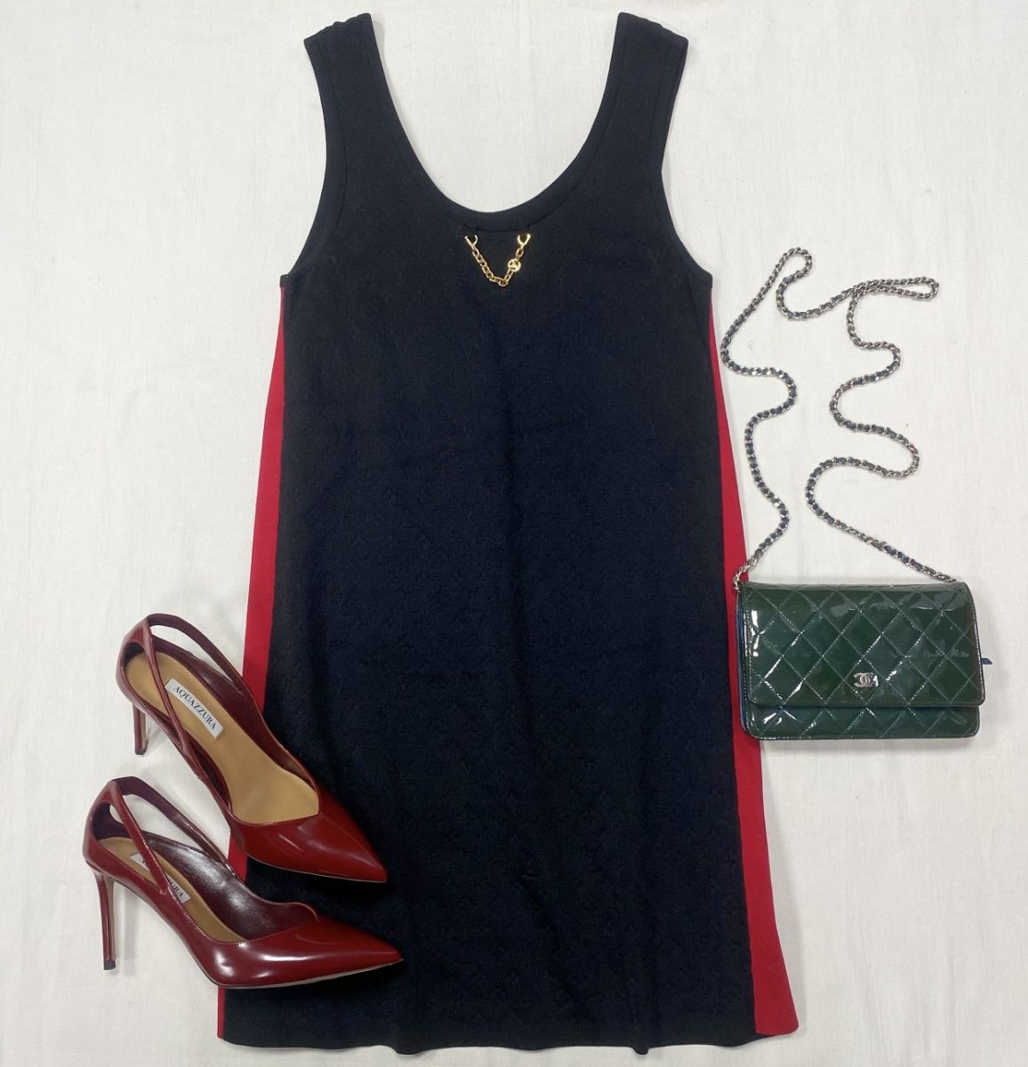 Платье Louis Vuitton размер S цена 15 655 руб 
Туфли Aquazzura размер 40.5 цена 31 310 руб 
Сумка Chanel 