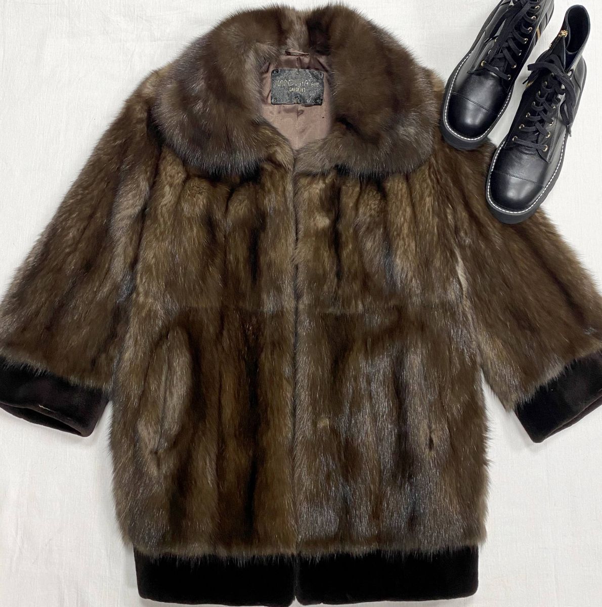 Шуба / мех соболя / отделка стриженной норки  / размер 42 цена 313 100 руб