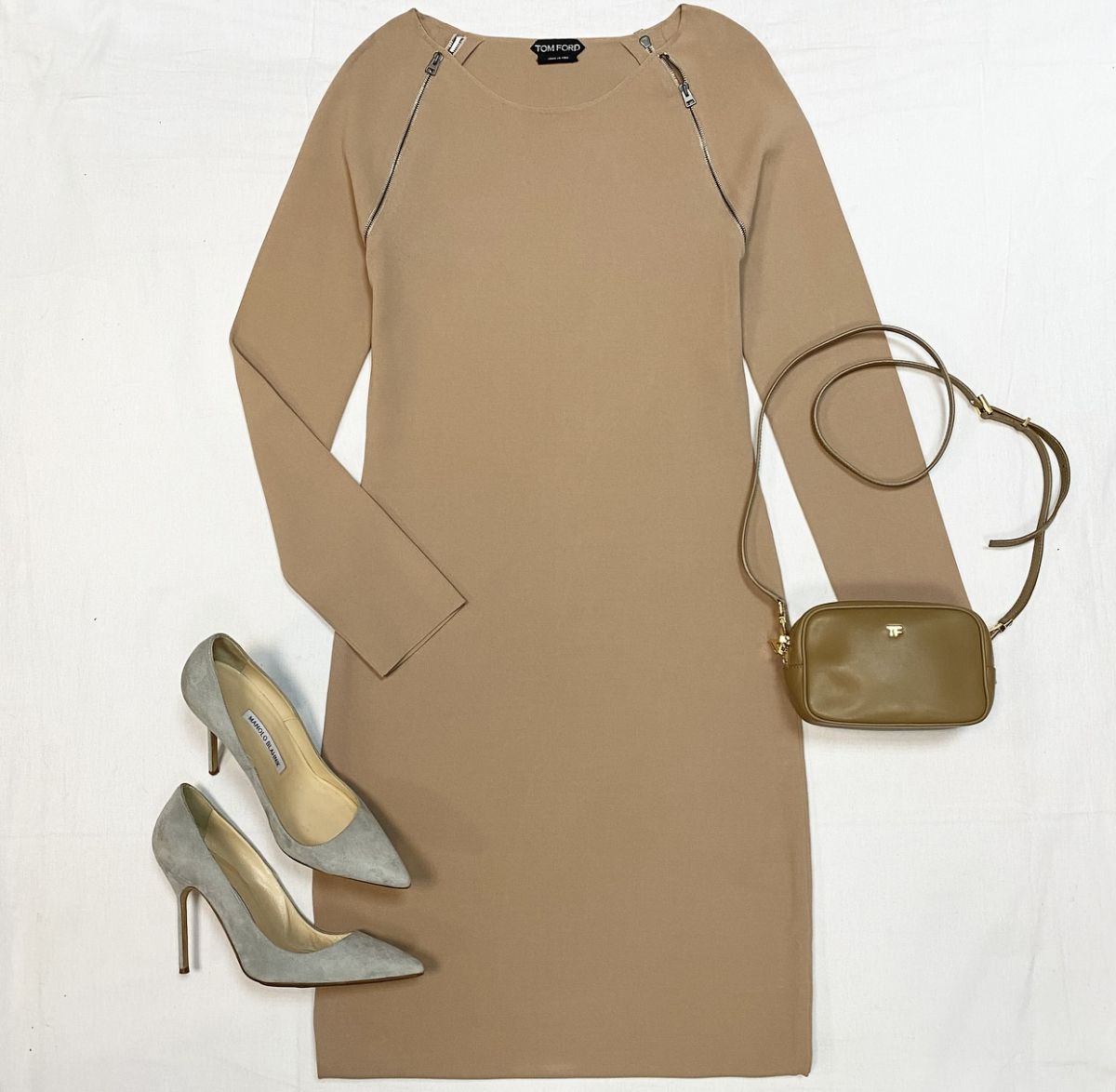 Платье Tom Ford размер L цена 7 693 руб Туфли Manolo Blahnik размер 38 цена 15 385 руб Сумка Tom Ford