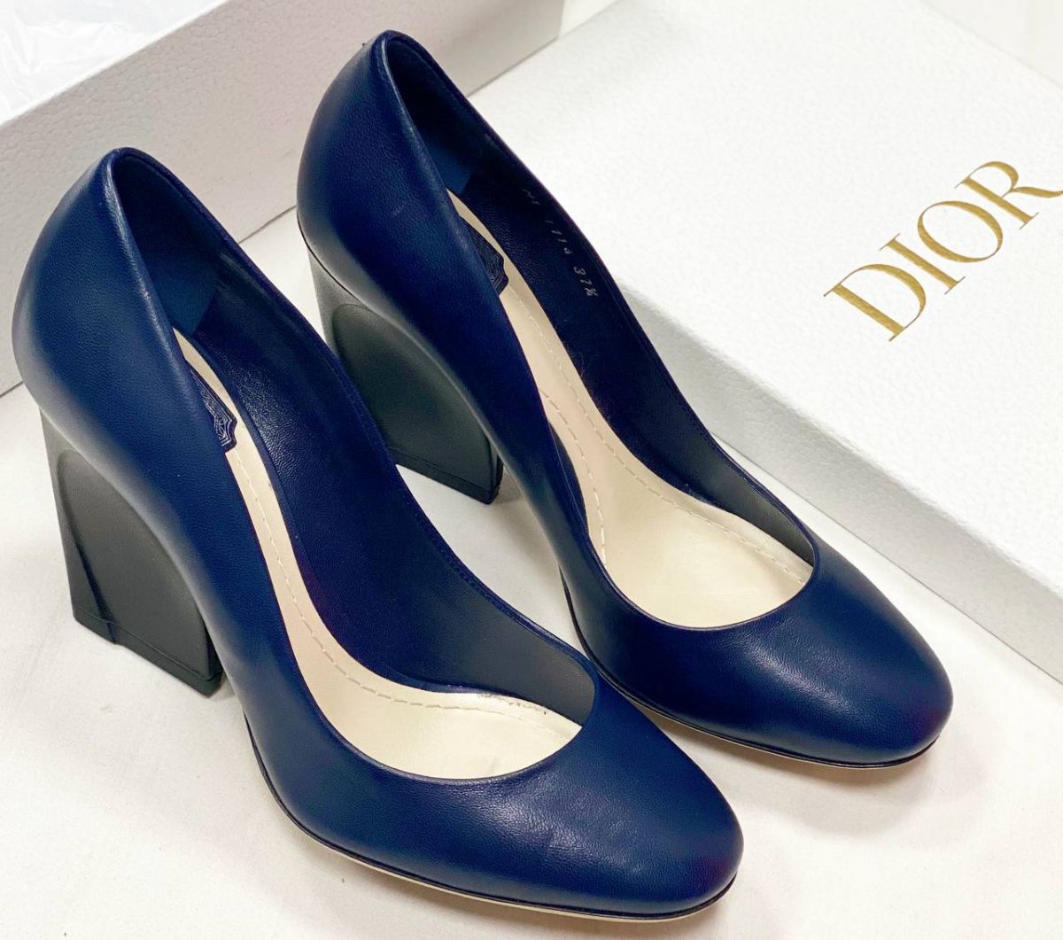 Туфли Christian Dior размер 37.5 цена 15 655 руб / новые /