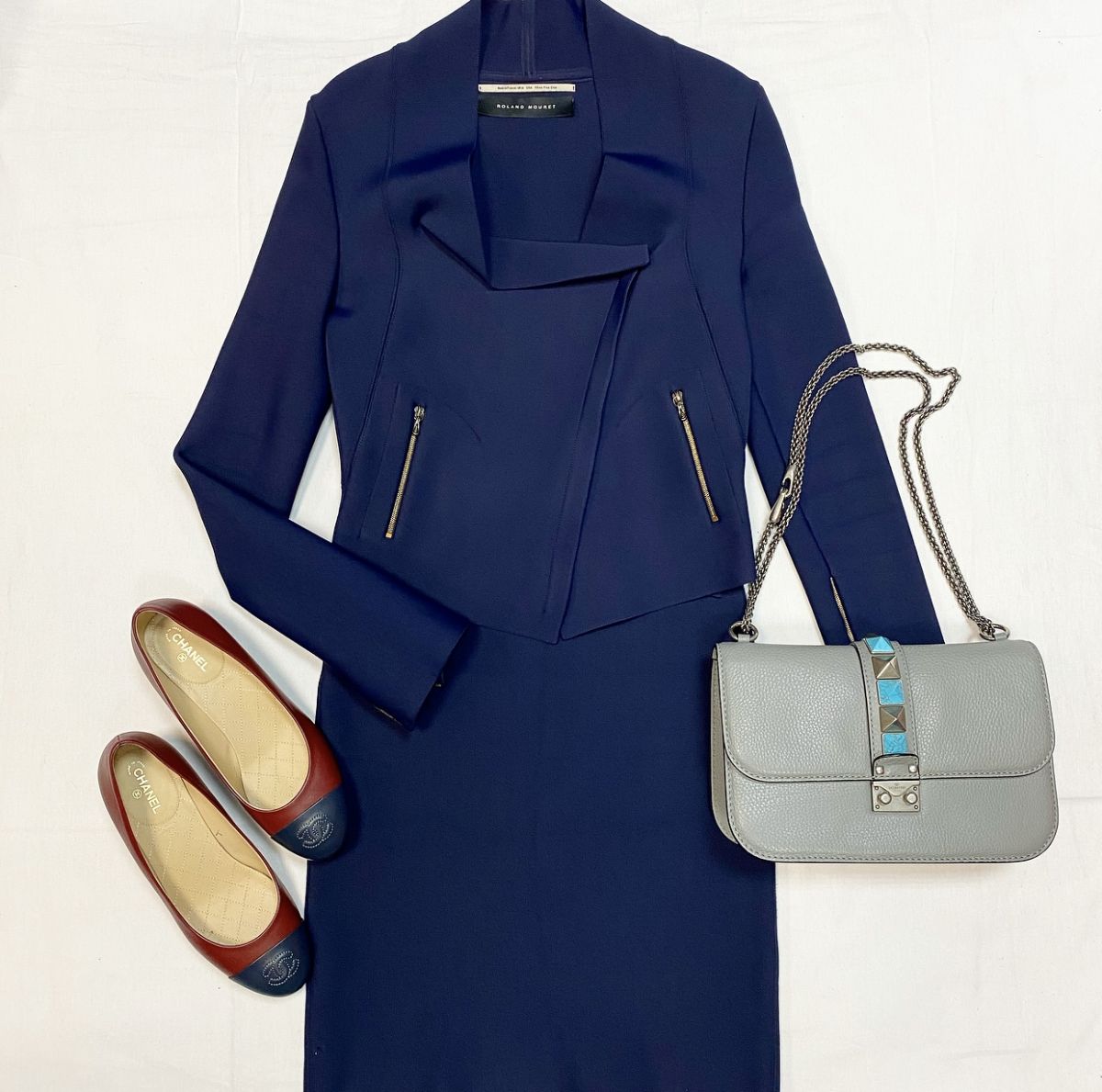 Костюм Roland Mouret размер 40 цена 20 000 руб Туфли Chanel размер 38.5 цена 26 155 руб Сумка Valentino
