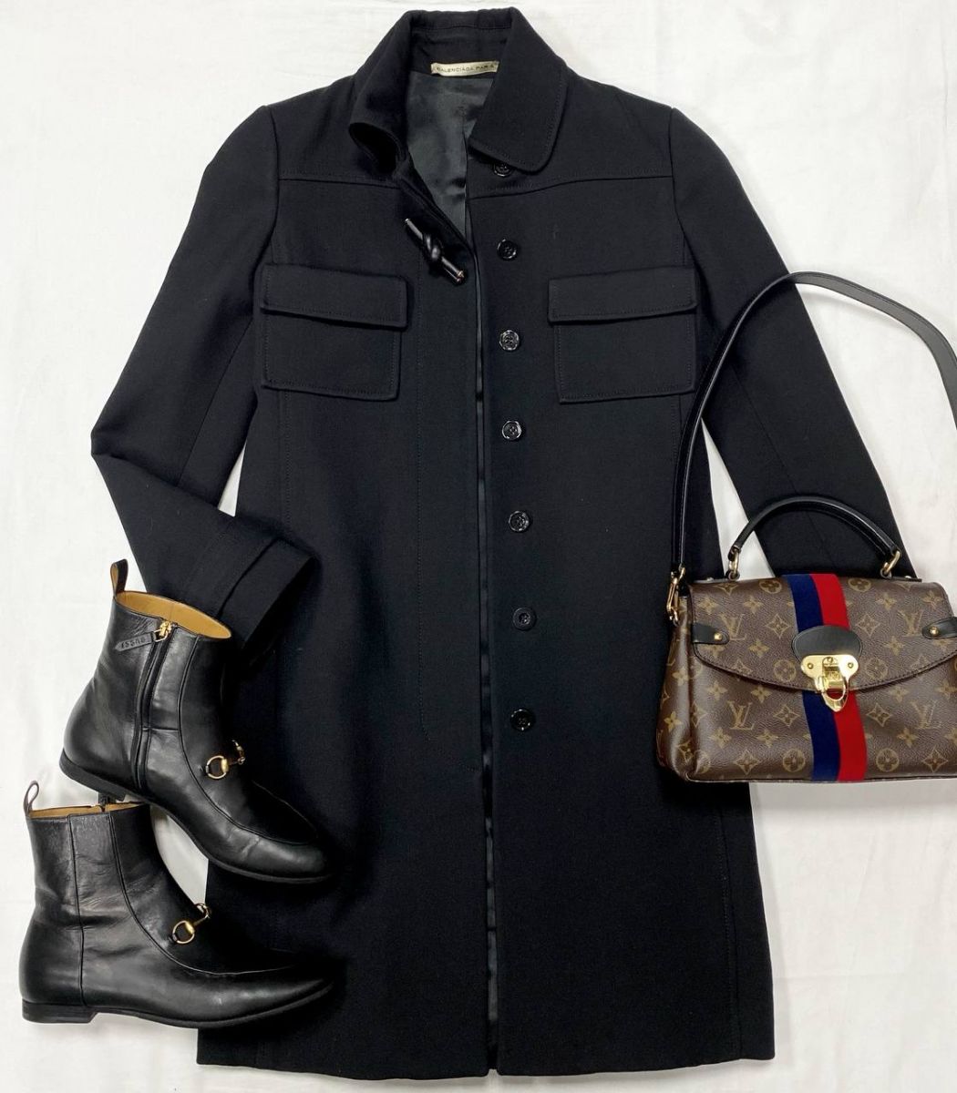 Пальто Balenciaga размер 40 цена 39 138 руб
Ботинки Gucci размер 39 цена 23 483 руб 
Сумка Louis Vuitton 