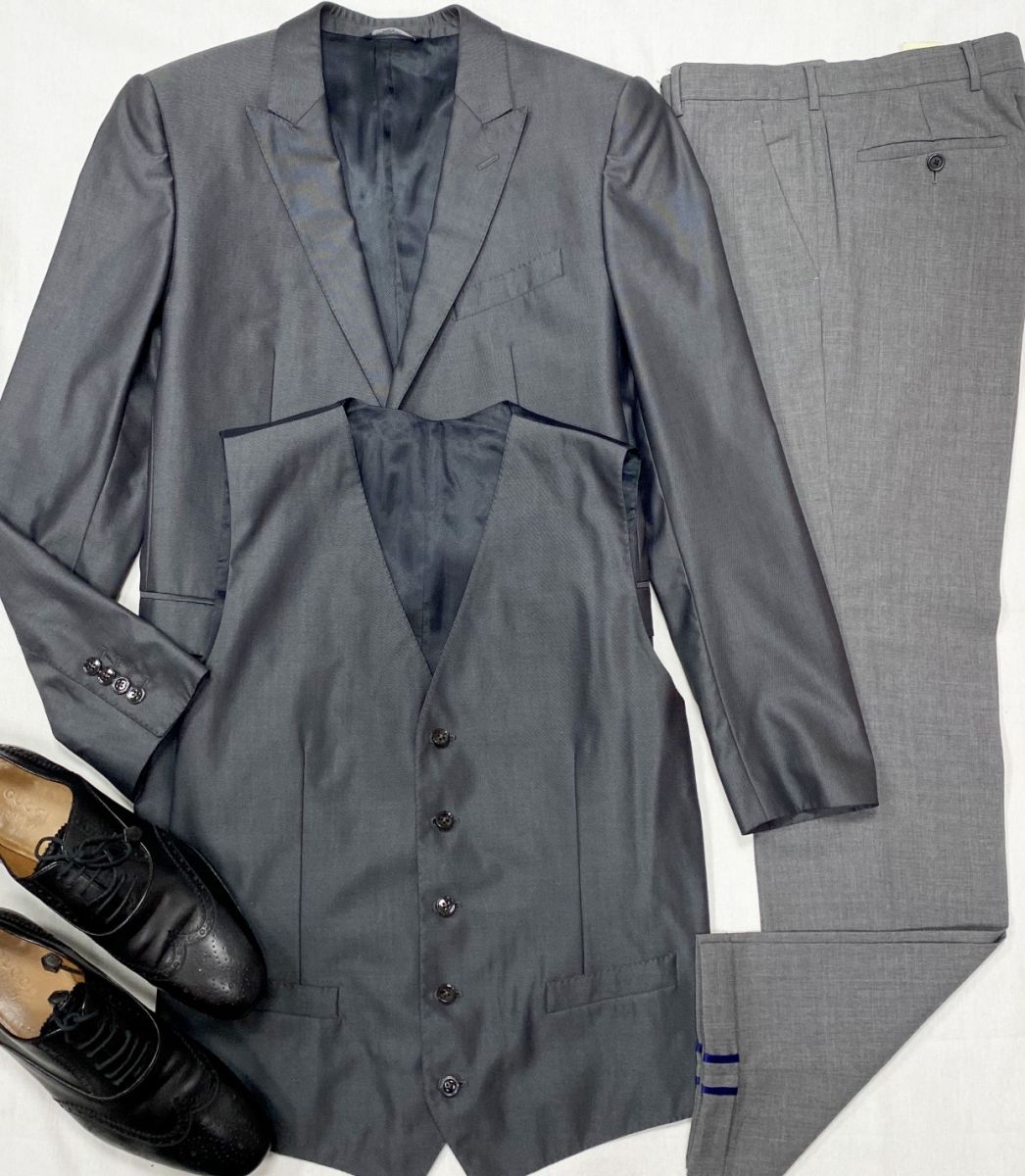 #mechtamen Пиджак + жилет Dolce Gabbana размер 50 цена 15 655 руб 
Брюки Prada размер 48 цена 7 828 руб 
Ботинки Gucci размер 42 цена 12 524 руб