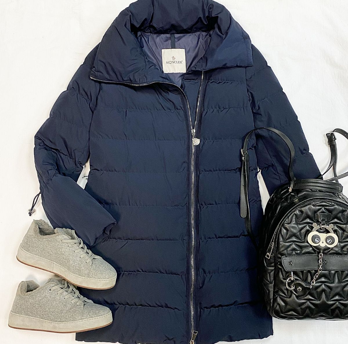 Пуховик Moncler размер 1 цена 30 770 рубКеды / на меху / Loro Piana размер 37 цена 23 078 руб Рюкзак Furla