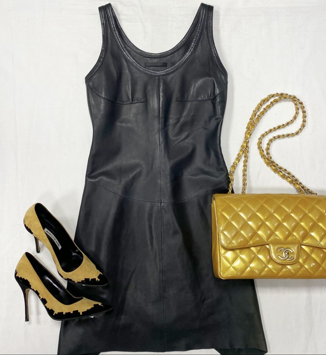 Платье / кожа / Helmut Lang размер 2 цена 15 655 руб 
Туфли Manolo Blahnik размер 36 цена 23 483 руб 
Сумка Chanel