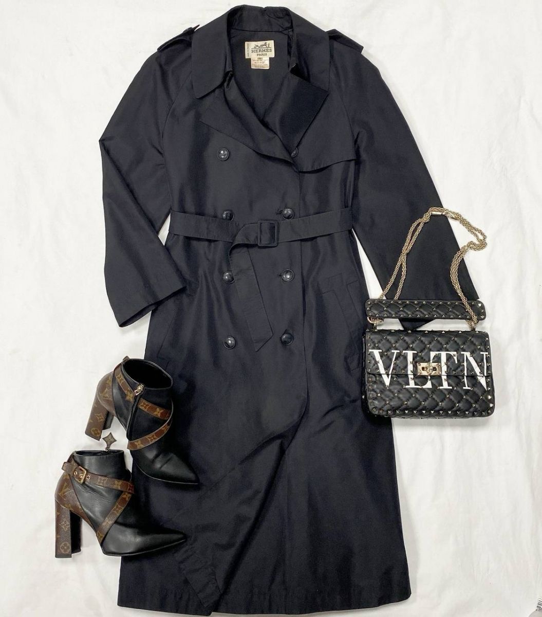 Плащ Hermès размер 34 цена 46 965 руб Ботильоны Louis Vuitton размер 39 цена 46 965 руб Сумка Valentino