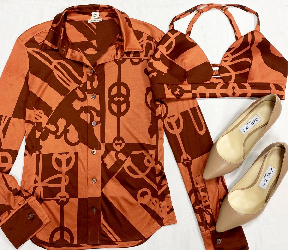 Двойка / рубашка + кроп-топ / Hermès размер S цена 62 620 руб 
Туфли Jimmy Choo размер 37 цена 31 310 руб
