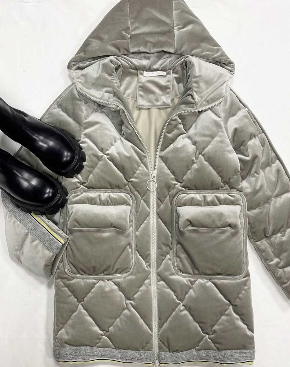 Пуховик/ бархат/ Fabiana Filippi размер 38 цена 78 275 руб
Ботинки Prada размер 
37 цена 54 793 руб