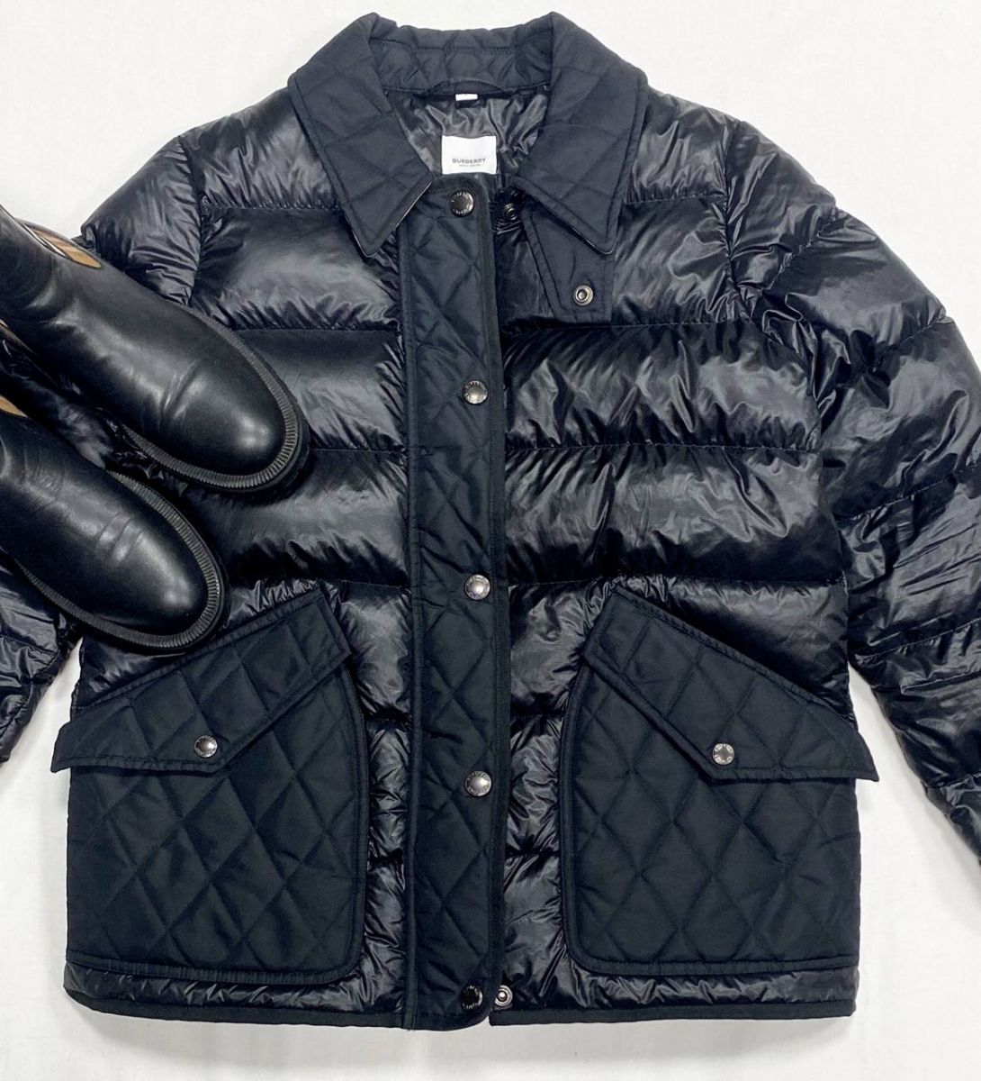 Пуховик Burberry размер S цена 78 275 рубБотинки Burberry размер 40 цена 15 655 руб