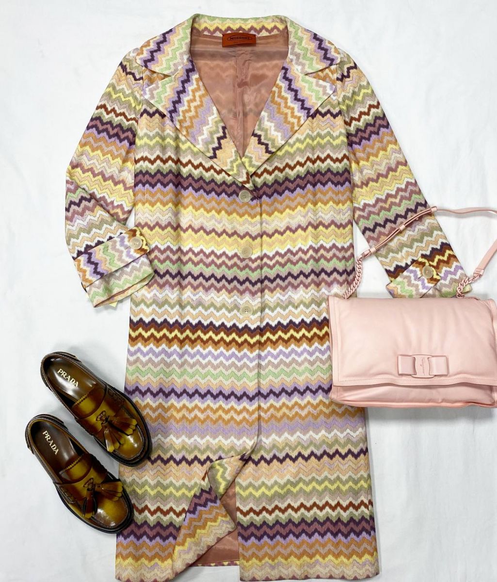 Пальто Missoni размер 44 цена 23 483 руб 
Лоферы Prada размер 37 цена 28 179 руб 
Сумка Salvatore Ferragamo