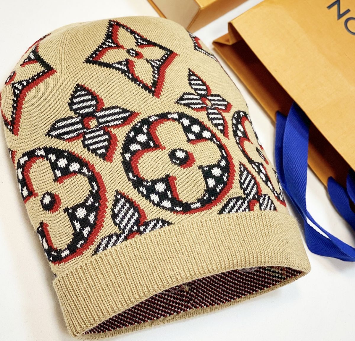 Шапка Louis Vuitton цена 23 078 руб 