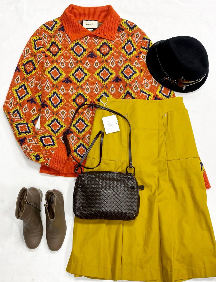 Юбка Hermes размер 38 цена 23 483 руб
Свитер Gucci размер M цена 23 483 руб
Ботильоны Salvatore Ferragamo размер 36 цена 46 965 руб
Сумка Bottega Veneta 