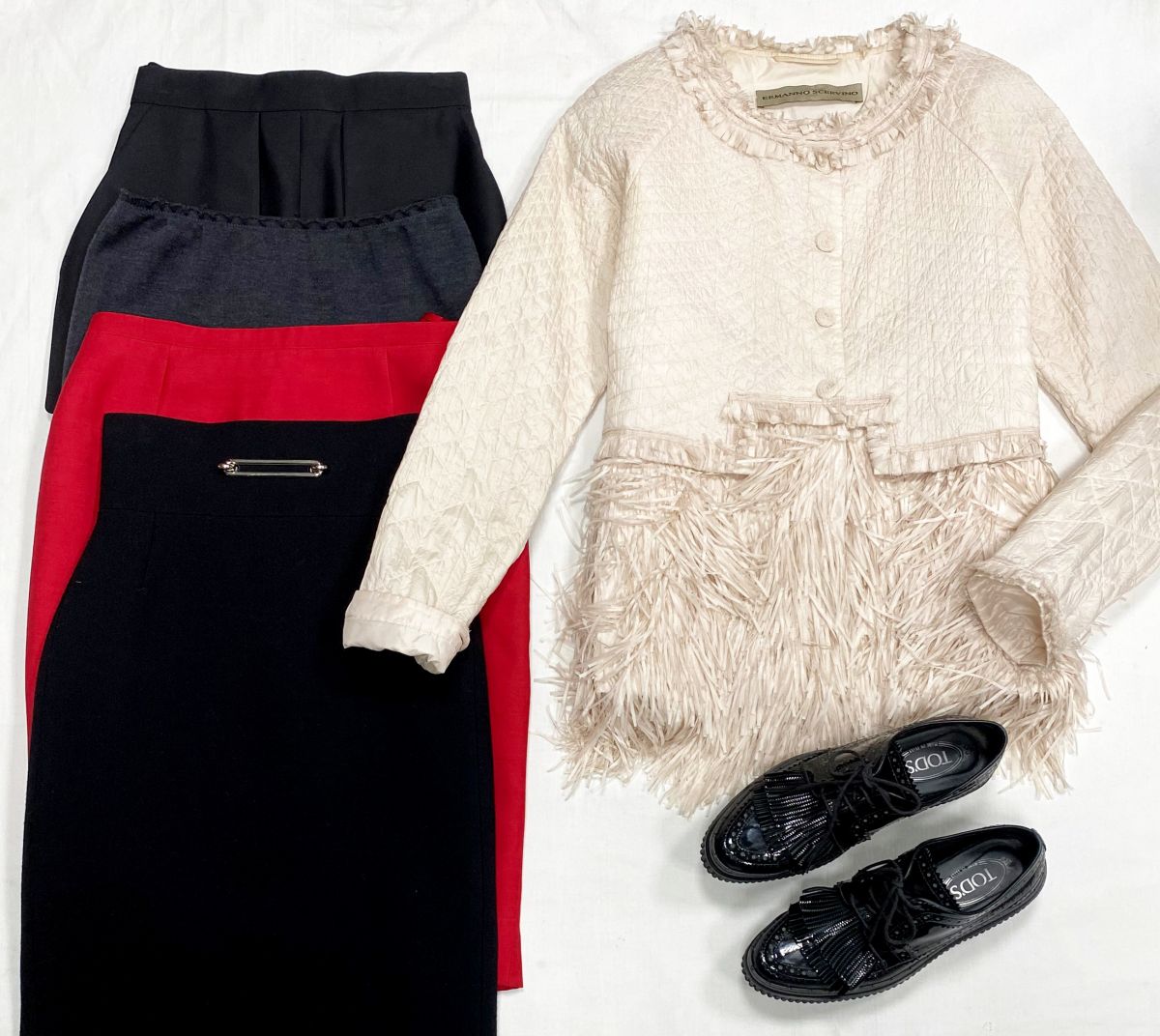 Куртка Ermanno Scervino размер 40 цена 23 483 рубЮбки Lanvin/Celine/ Valentino / Balenciaga размер 34/40 цена от 7 828 руб до 15 655 рубБотинки Tod’s размер 38 цена 12 524 руб