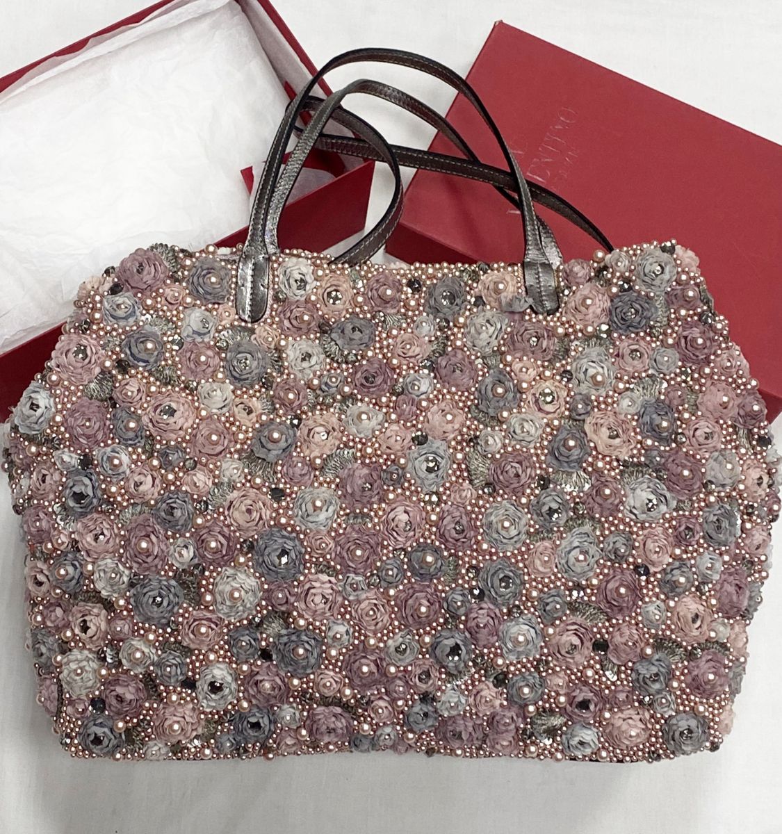 Сумка / камни/ / декоративные элементы/ Valentino размер 40/30 цена 93 930 руб
