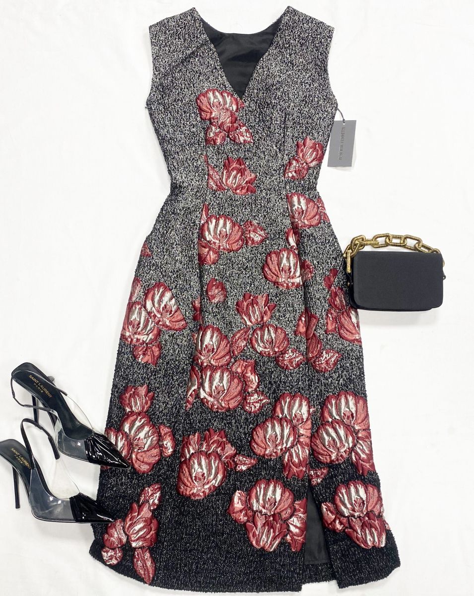 Платье Alberta Ferretti размер 38 цена 15 655 руб
Босоножки Saint Laurent размер 39.5 цена 31 310 руб
Сумочка 